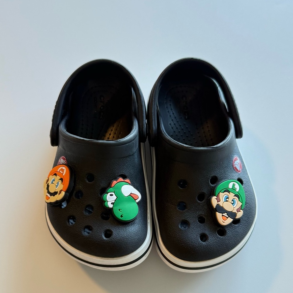 CROCS Kids Black Sandals with Mario Characters size 6